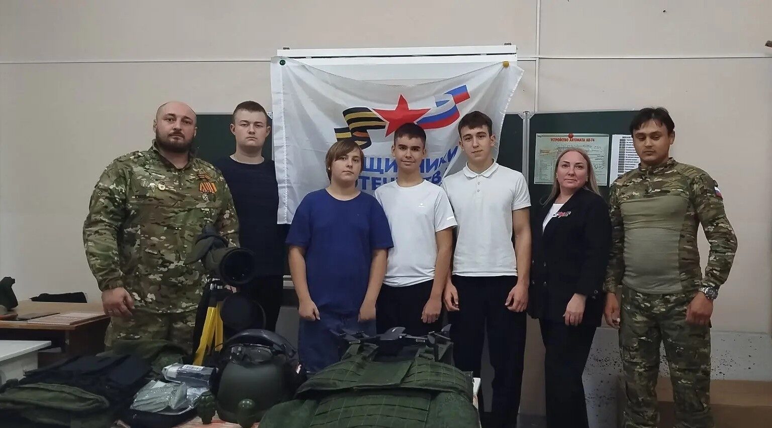 В Клинцах ветеран СВО преподает школьникам основы безопасности и защиты Родины