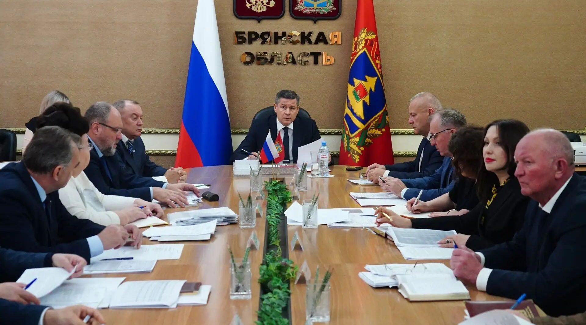 Егор Ковальчук провел еженедельное совещание с заместителями Губернатора